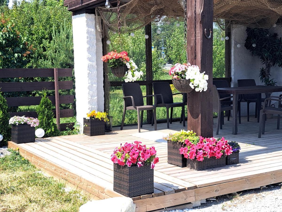 Kullerkupu Hostel Kuressaare Exterior photo
